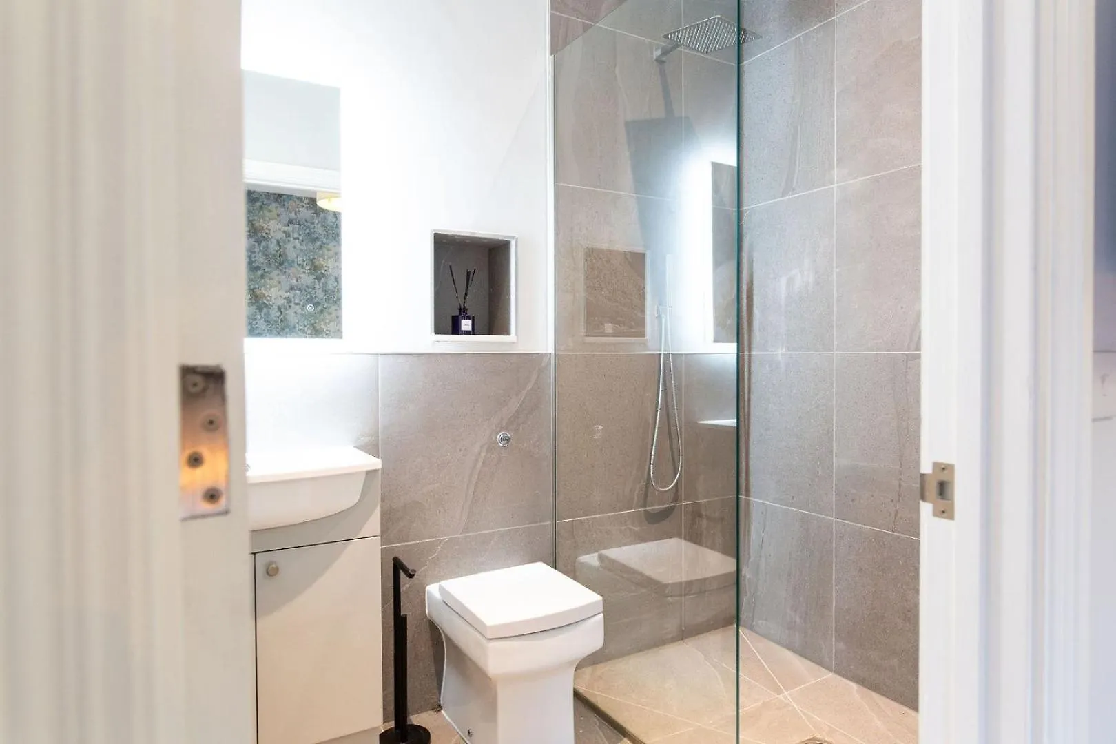 Апартаменты Cohost Partners Charming 2Br In Cardiff With Parking 0*,